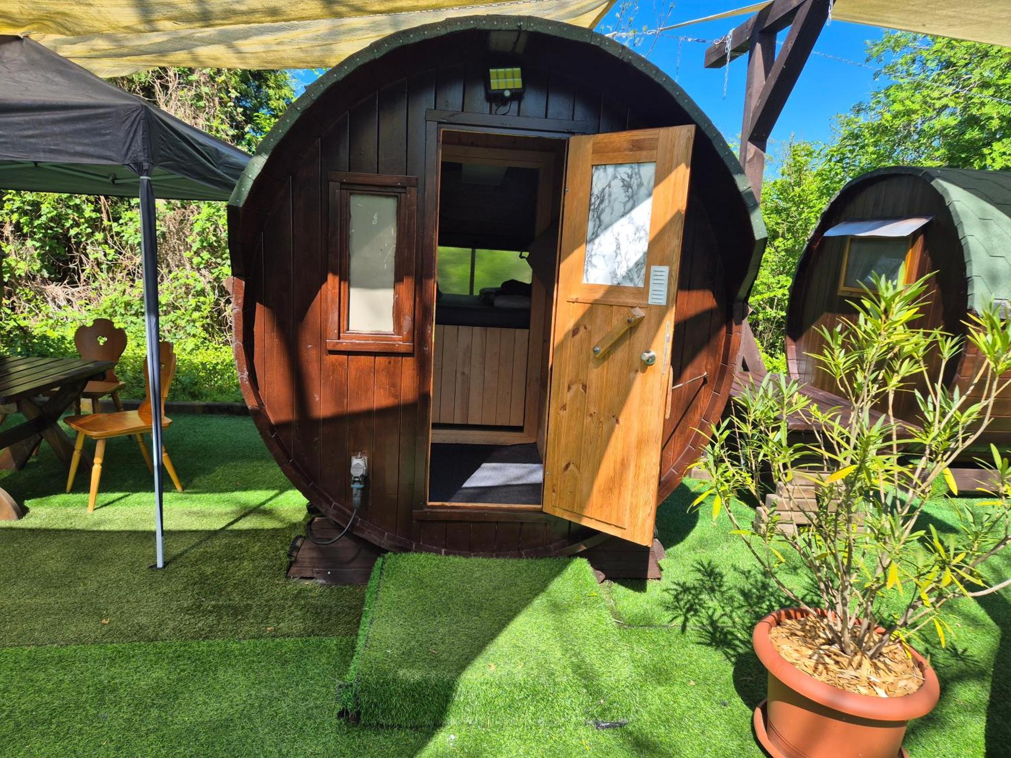 Mini Hotel Uebernachten Im Gurkenfass Lübbenau Kültér fotó
